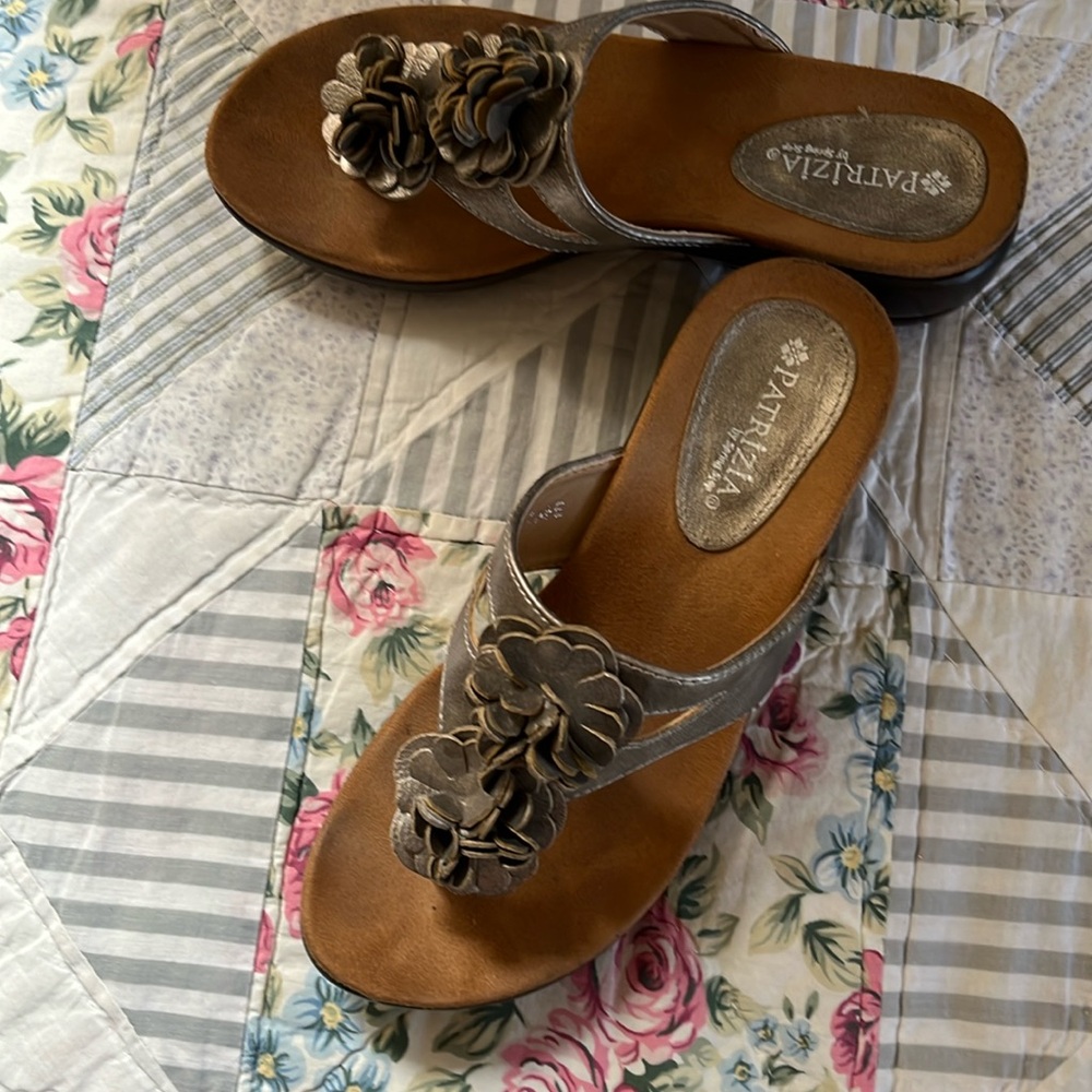 PATRIZIA BRONZE SANDALS SIZE 36 IN MY OPINION FITS A SIZE 6-61/2